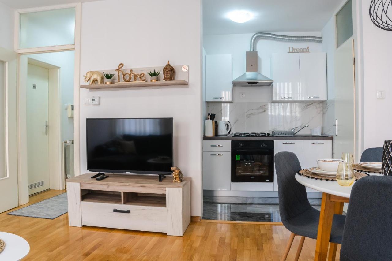 Flexible Selfcheckins 52 - - Parking - Loggia * Zagreb