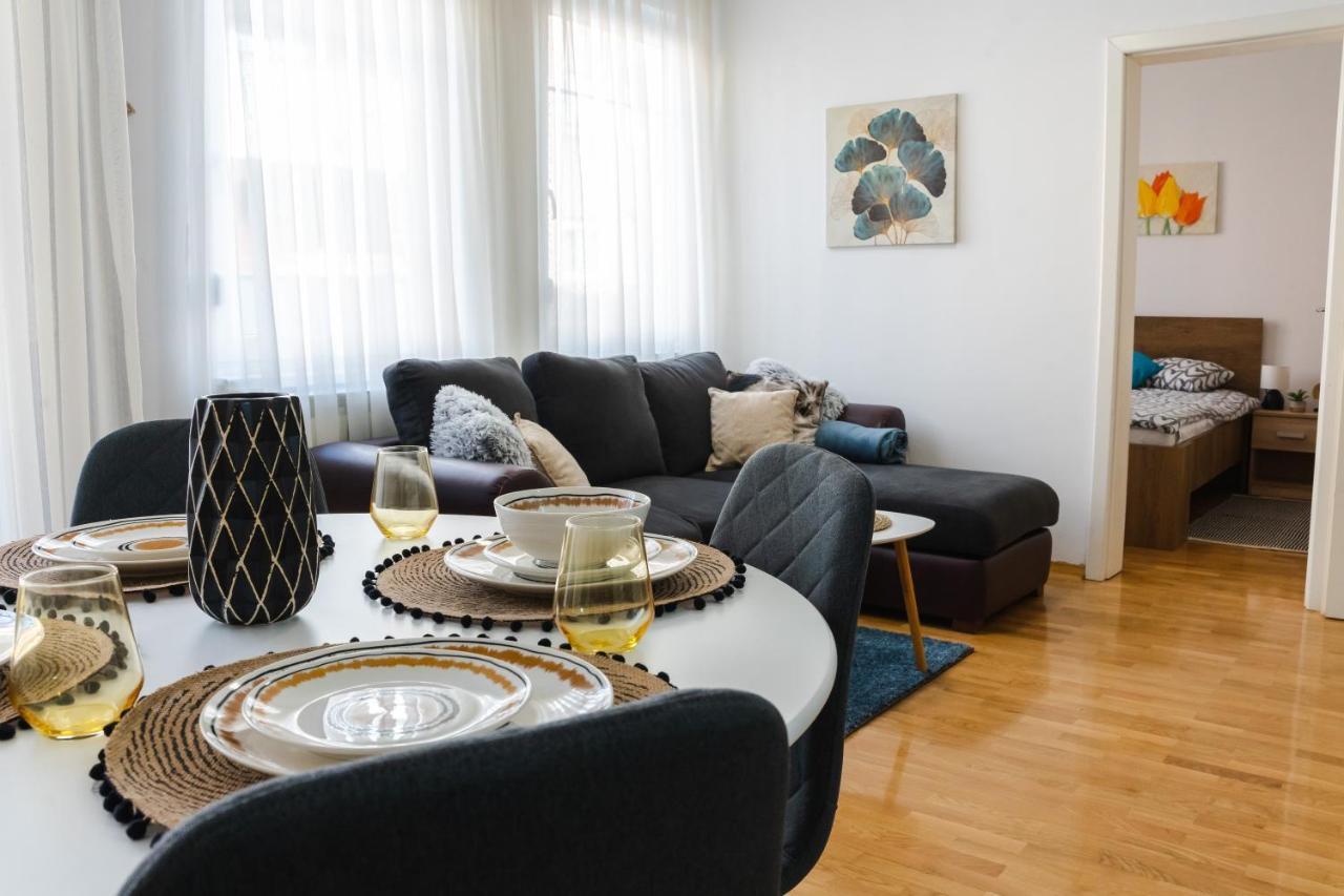 Flexible Selfcheckins 52 - - Parking - Loggia Zagreb